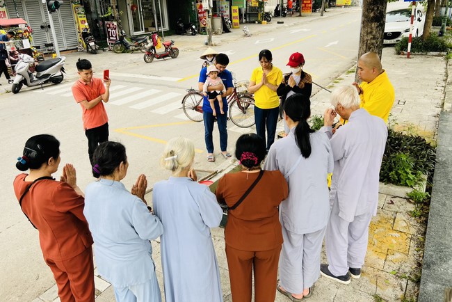 One-Day Retreat, and charity in the 1st day of lunar moon at Dong Cao Pagoda, Thanh Hoa