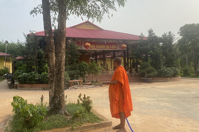 Repentant ceremony on (intercalary) Feb. 29th, Year of the Cat at  Suoi Phap Pagoda, Tay Ninh
