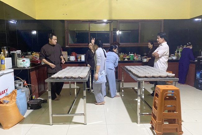 Repentant ceremony on (intercalary) Feb. 29th, Year of the Cat at  Suoi Phap Pagoda, Tay Ninh