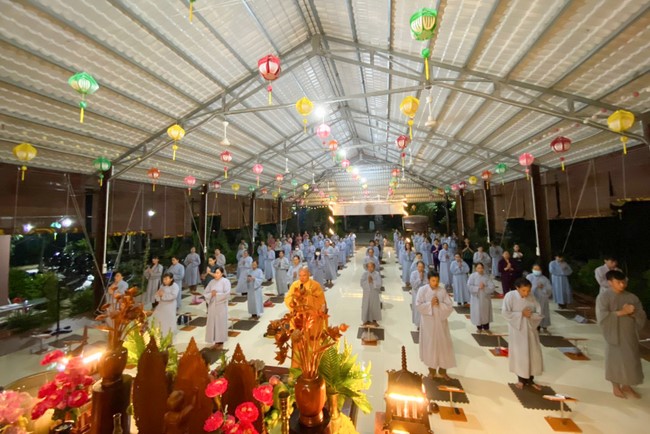 Repentant ceremony on (intercalary) Feb. 29th, Year of the Cat at  Suoi Phap Pagoda, Tay Ninh