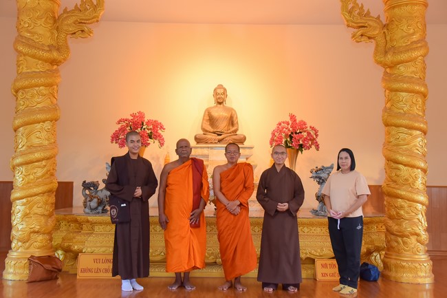 Visiting and exchanging Buddhist culture at Hoang Phap pagoda of Doctors of Buddhist Studies Thailand - India