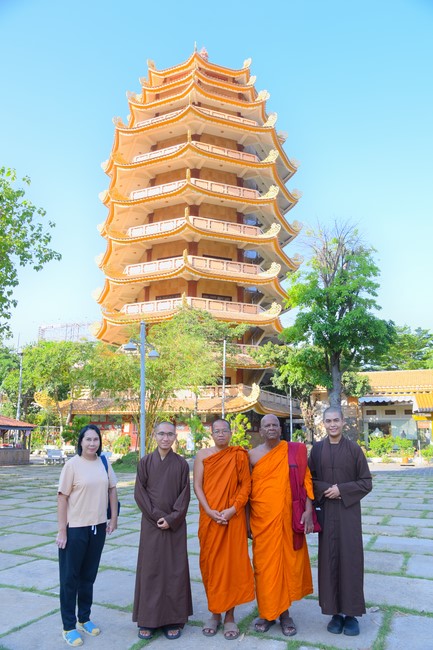 Visiting and exchanging Buddhist culture at Hoang Phap pagoda of Doctors of Buddhist Studies Thailand - India
