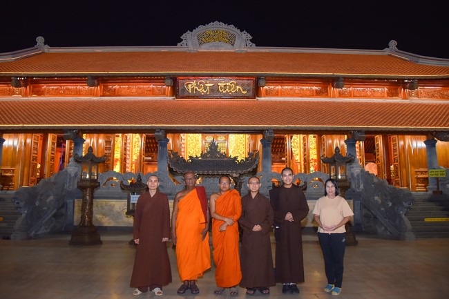 Visiting and exchanging Buddhist culture at Hoang Phap pagoda of Doctors of Buddhist Studies Thailand - India