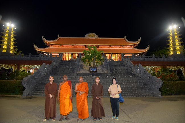 Visiting and exchanging Buddhist culture at Hoang Phap pagoda of Doctors of Buddhist Studies Thailand - India