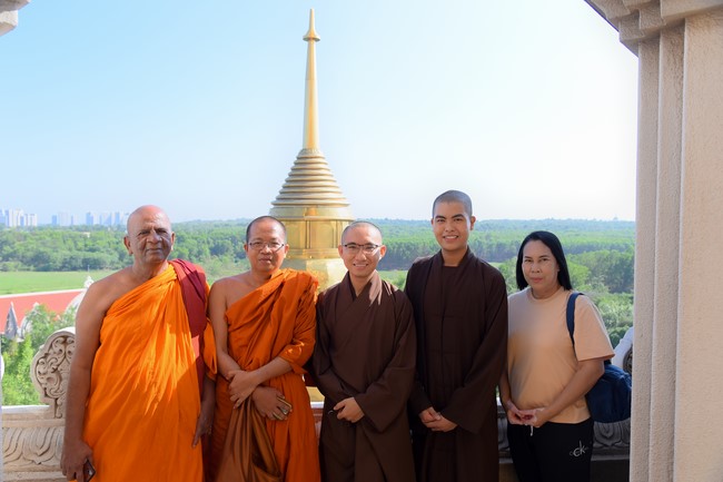 Visiting and exchanging Buddhist culture at Hoang Phap pagoda of Doctors of Buddhist Studies Thailand - India
