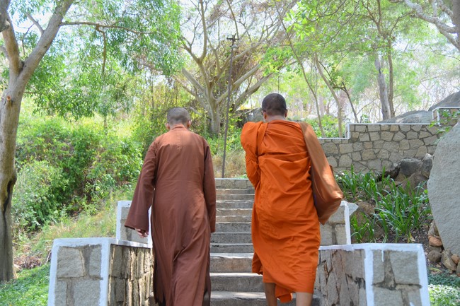 Visiting and exchanging Buddhist culture at Hoang Phap pagoda of Doctors of Buddhist Studies Thailand - India