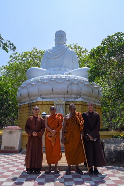 Visiting and exchanging Buddhist culture at Hoang Phap pagoda of Doctors of Buddhist Studies Thailand - India