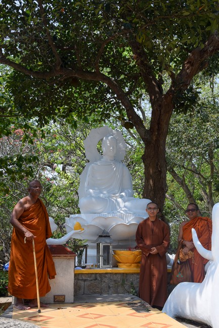 Visiting and exchanging Buddhist culture at Hoang Phap pagoda of Doctors of Buddhist Studies Thailand - India