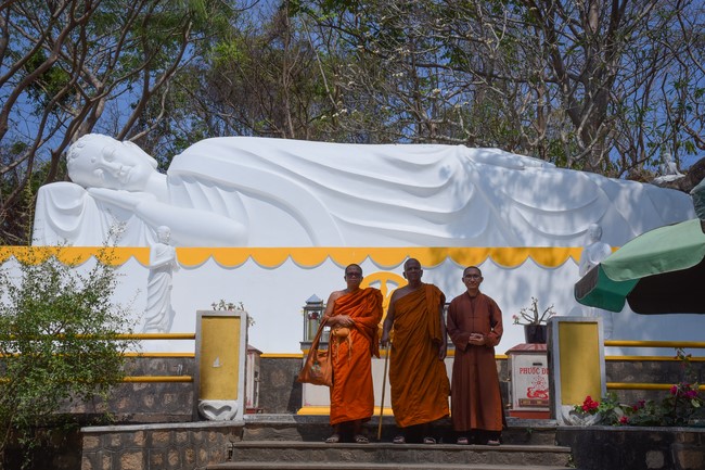 Visiting and exchanging Buddhist culture at Hoang Phap pagoda of Doctors of Buddhist Studies Thailand - India