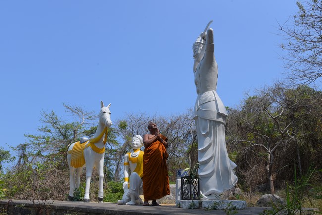 Visiting and exchanging Buddhist culture at Hoang Phap pagoda of Doctors of Buddhist Studies Thailand - India