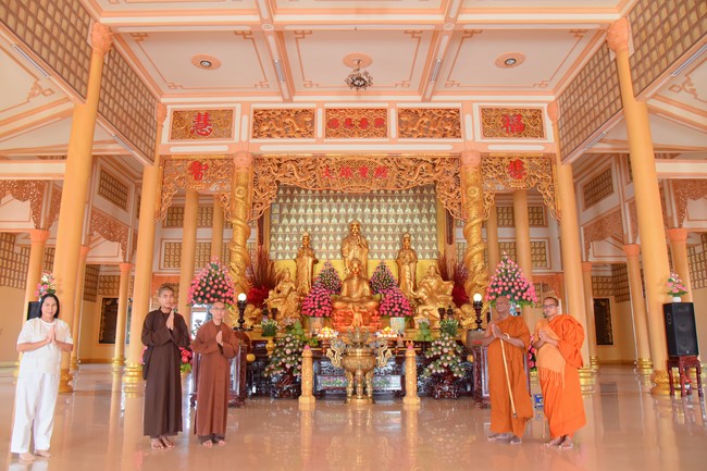 Visiting and exchanging Buddhist culture at Hoang Phap pagoda of Doctors of Buddhist Studies Thailand - India