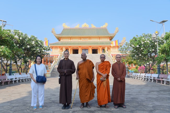 Visiting and exchanging Buddhist culture at Hoang Phap pagoda of Doctors of Buddhist Studies Thailand - India