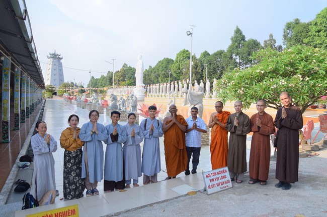 Visiting and exchanging Buddhist culture at Hoang Phap pagoda of Doctors of Buddhist Studies Thailand - India