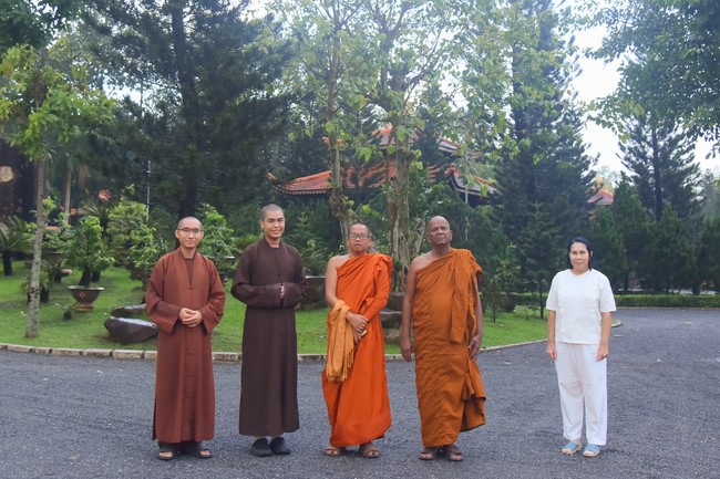 Visiting and exchanging Buddhist culture at Hoang Phap pagoda of Doctors of Buddhist Studies Thailand - India