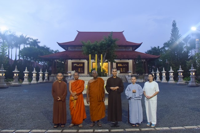 Visiting and exchanging Buddhist culture at Hoang Phap pagoda of Doctors of Buddhist Studies Thailand - India