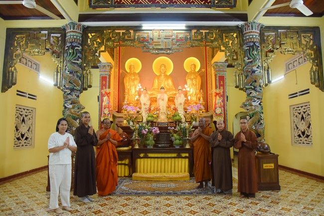 Visiting and exchanging Buddhist culture at Hoang Phap pagoda of Doctors of Buddhist Studies Thailand - India