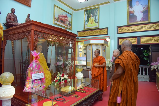 Visiting and exchanging Buddhist culture at Hoang Phap pagoda of Doctors of Buddhist Studies Thailand - India