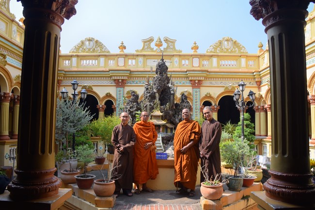Visiting and exchanging Buddhist culture at Hoang Phap pagoda of Doctors of Buddhist Studies Thailand - India