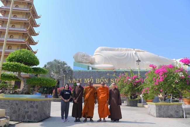 Visiting and exchanging Buddhist culture at Hoang Phap pagoda of Doctors of Buddhist Studies Thailand - India