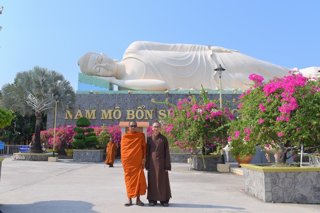 Visiting and exchanging Buddhist culture at Hoang Phap pagoda of Doctors of Buddhist Studies Thailand - India