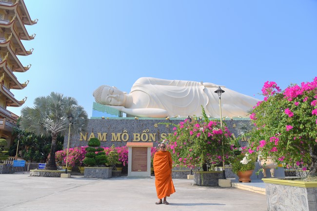 Visiting and exchanging Buddhist culture at Hoang Phap pagoda of Doctors of Buddhist Studies Thailand - India