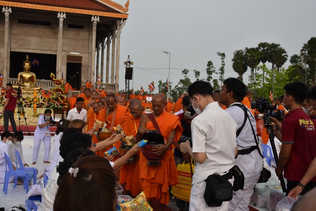 Inauguration ceremony of dining- room and offerings at Khmer Theravada Academy