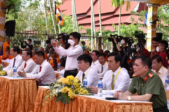 Inauguration ceremony of dining- room and offerings at Khmer Theravada Academy