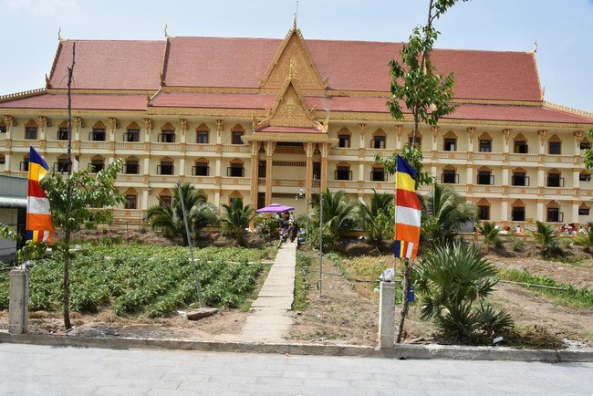 Inauguration ceremony of dining- room and offerings at Khmer Theravada Academy