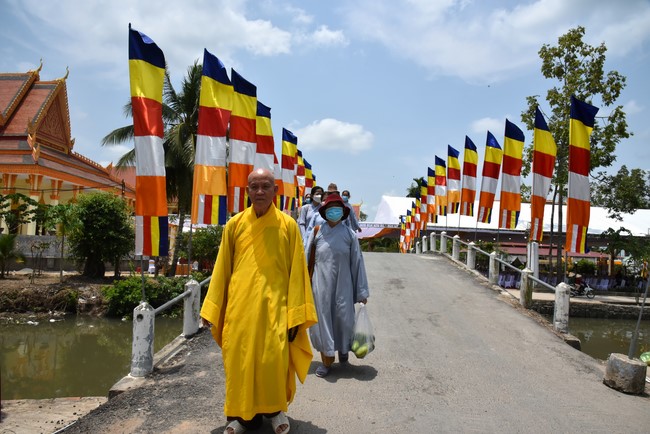 Inauguration ceremony of dining- room and offerings at Khmer Theravada Academy