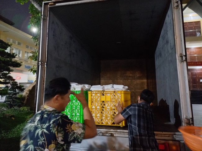 Giving box-lunch portions on occasion the 99th Seven-Day Retreat