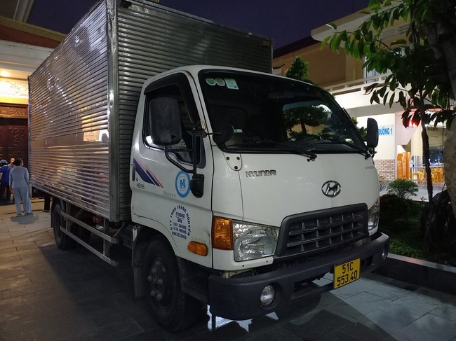 Giving box-lunch portions on occasion the 99th Seven-Day Retreat