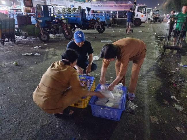 Giving box-lunch portions on occasion the 99th Seven-Day Retreat