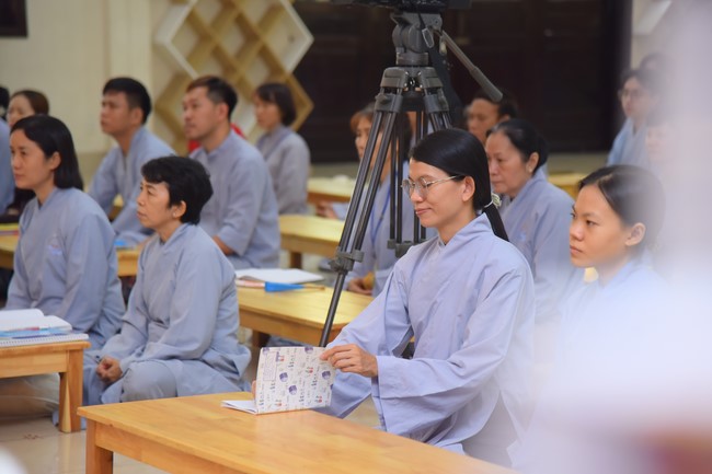 Dharma talk  A short - term vacation in the 1st day practice