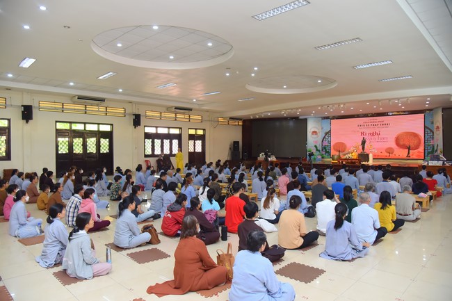 Dharma talk  A short - term vacation in the 1st day practice