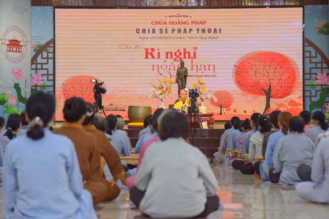 Dharma talk  A short - term vacation in the 1st day practice