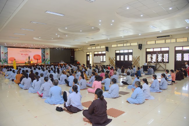 Dharma talk  A short - term vacation in the 1st day practice