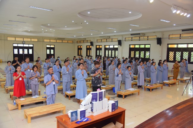 Dharma talk  A short - term vacation in the 1st day practice