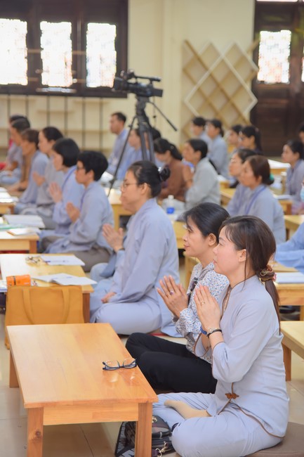 Dharma talk  A short - term vacation in the 1st day practice