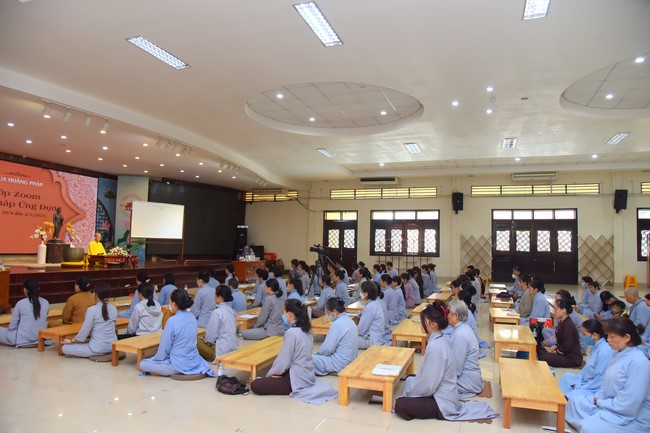 Dharma talk  A short - term vacation in the 1st day practice