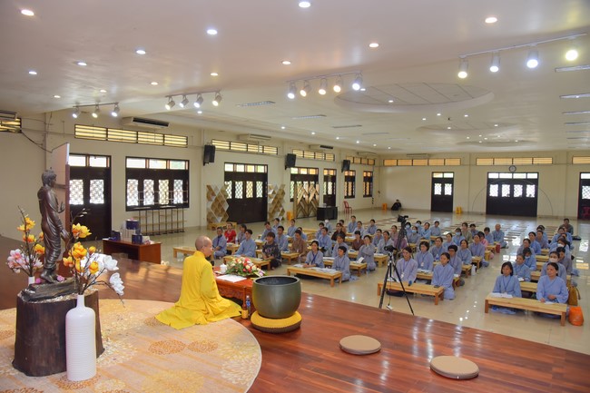 Dharma talk  A short - term vacation in the 1st day practice