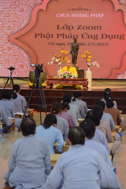 Dharma talk  A short - term vacation in the 1st day practice