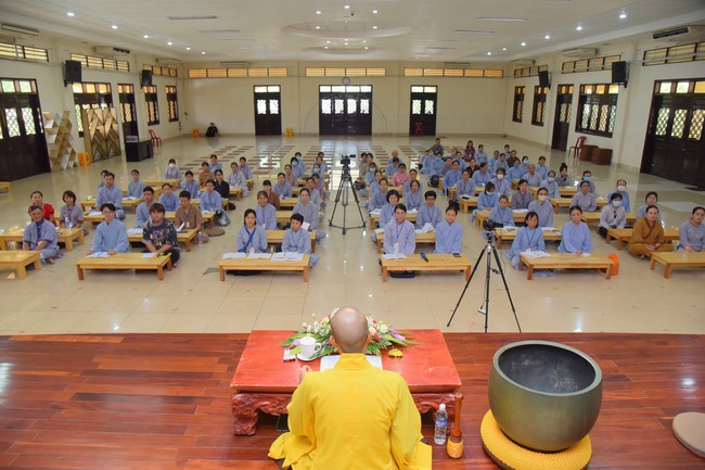 Dharma talk  A short - term vacation in the 1st day practice