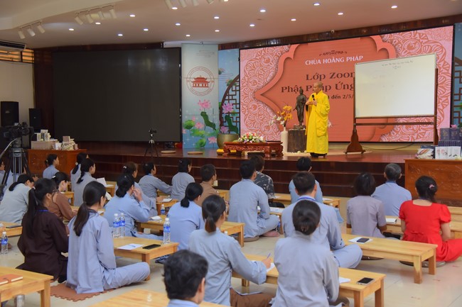 Dharma talk  A short - term vacation in the 1st day practice