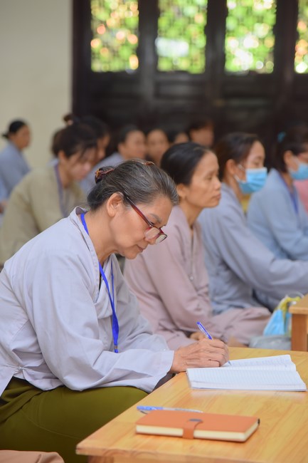 Dharma talk  A short - term vacation in the 1st day practice