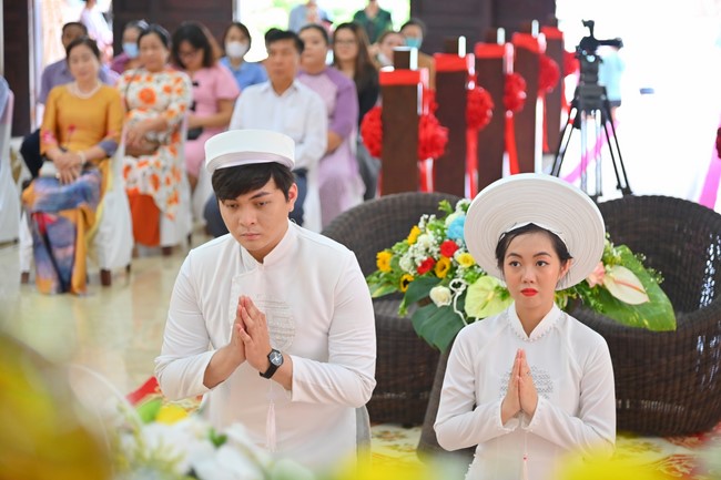 Wedding Ceremony at the pagoda