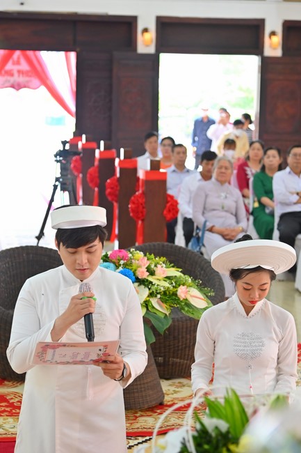 Wedding Ceremony at the pagoda