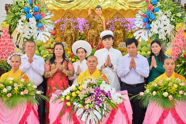Wedding Ceremony at the pagoda