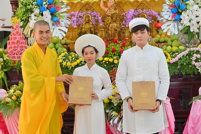 Wedding Ceremony at the pagoda