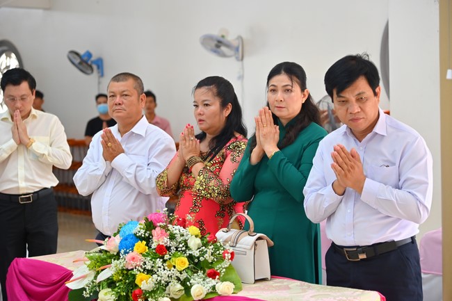 Wedding Ceremony at the pagoda