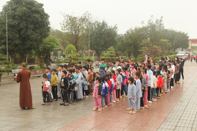 Youth towards Buddhism Retreat at Giai Lam pagoda, Ha Tinh